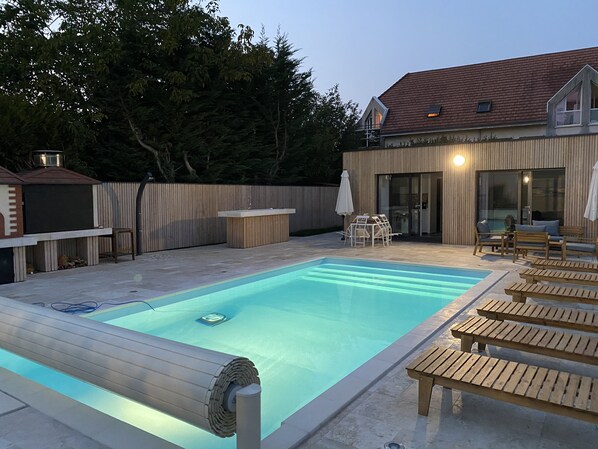 Ulkouima-allas, lämmitetty uima-allas