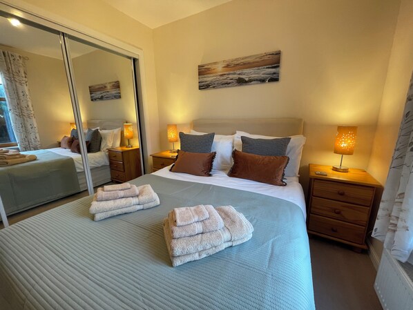 2 bedrooms, in-room safe, iron/ironing board, free WiFi