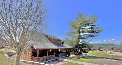 Cozy Cabin Close to Jellystone, 3 Bears, ATV Trails in Warrens!