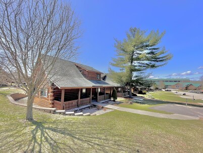 Cozy Cabin Close to Jellystone, 3 Bears, ATV Trails in Warrens!