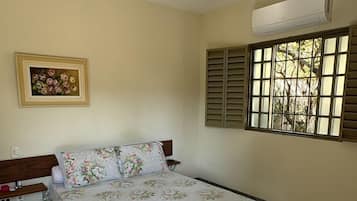 Minibar, free WiFi, bed sheets