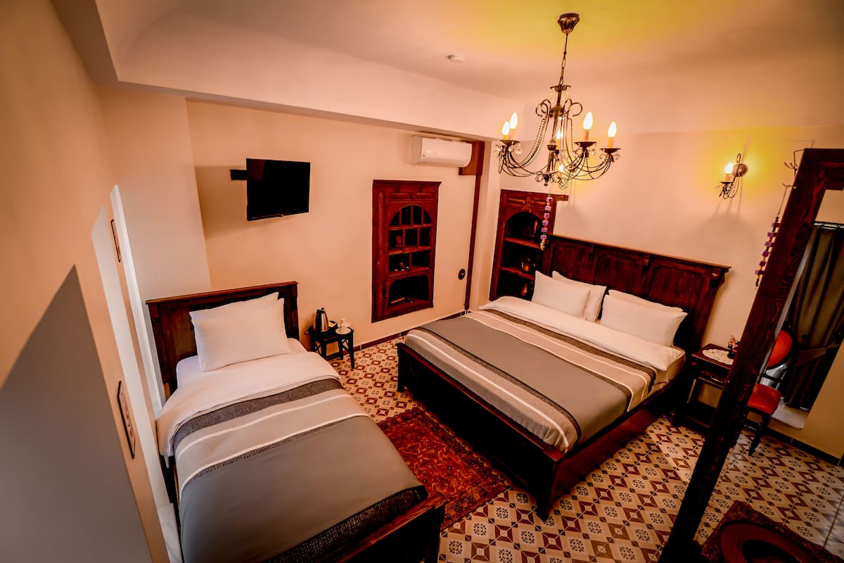 Free WiFi, bed sheets