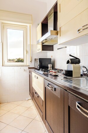 Fridge, microwave, oven, stovetop