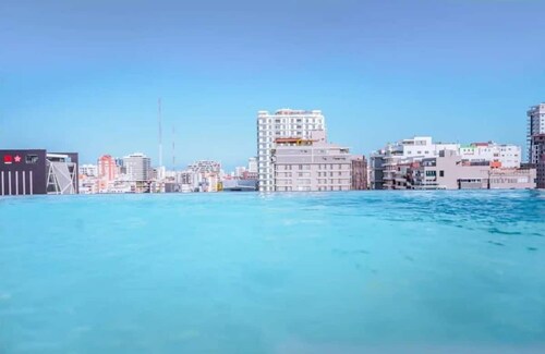 One Bedroom Luxury and centric apartment , pool , gym 