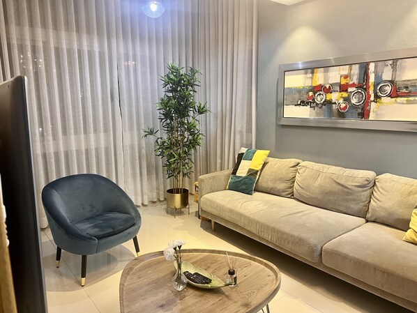 Smart TV - One Bedroom Luxury and centric apartment , pool , gym  (Santo Domingo)