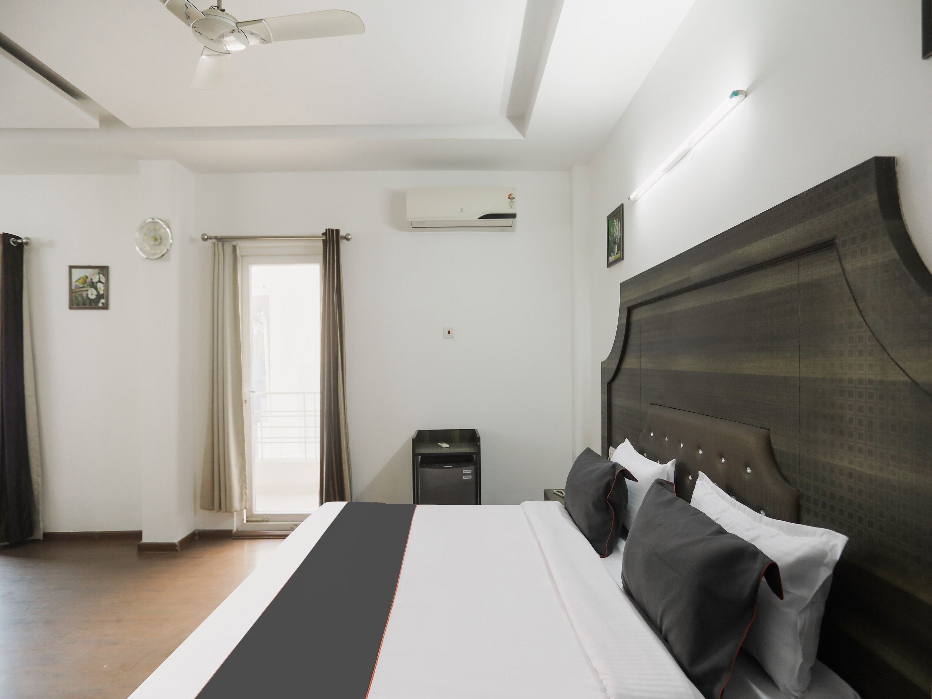 Deluxe Double Room, 1 Bedroom | Premium bedding, minibar, free WiFi, bed sheets