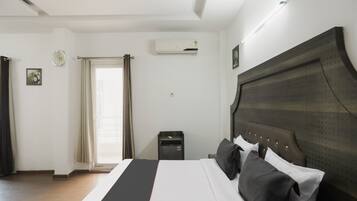 Kamar Double Deluks, 1 kamar tidur | Seprai premium, minibar, Wi-Fi gratis, dan seprai linen