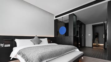 Business Double Room | Premium bedding, pillowtop beds, desk, laptop workspace