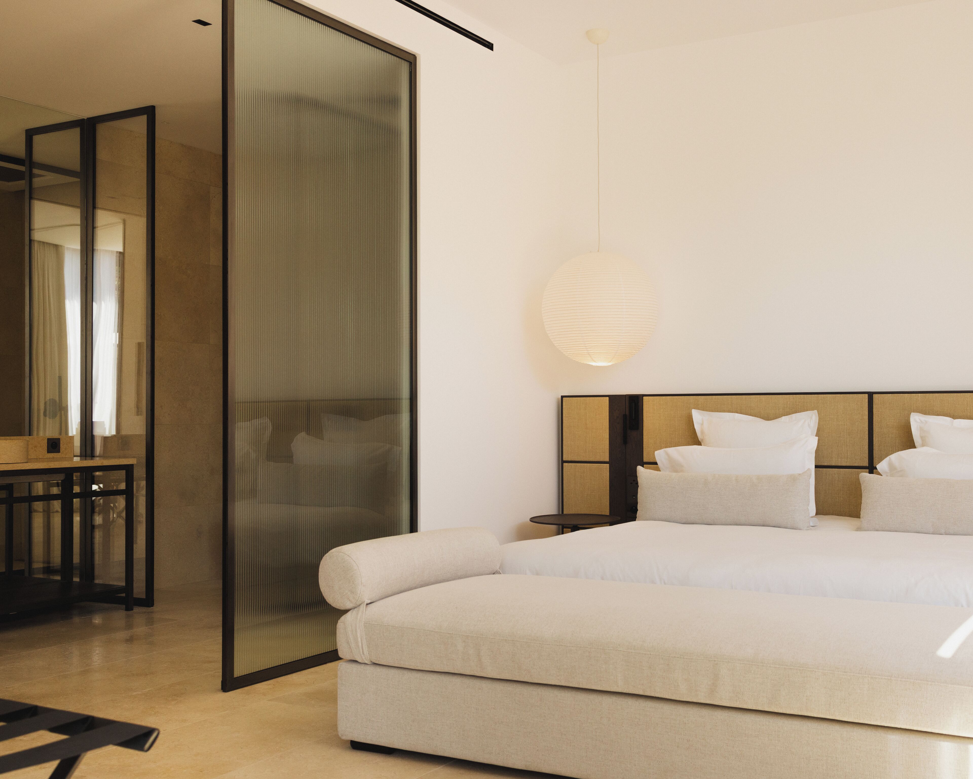 Suite Bachelor | Egyptian cotton sheets, premium bedding, minibar, in-room safe