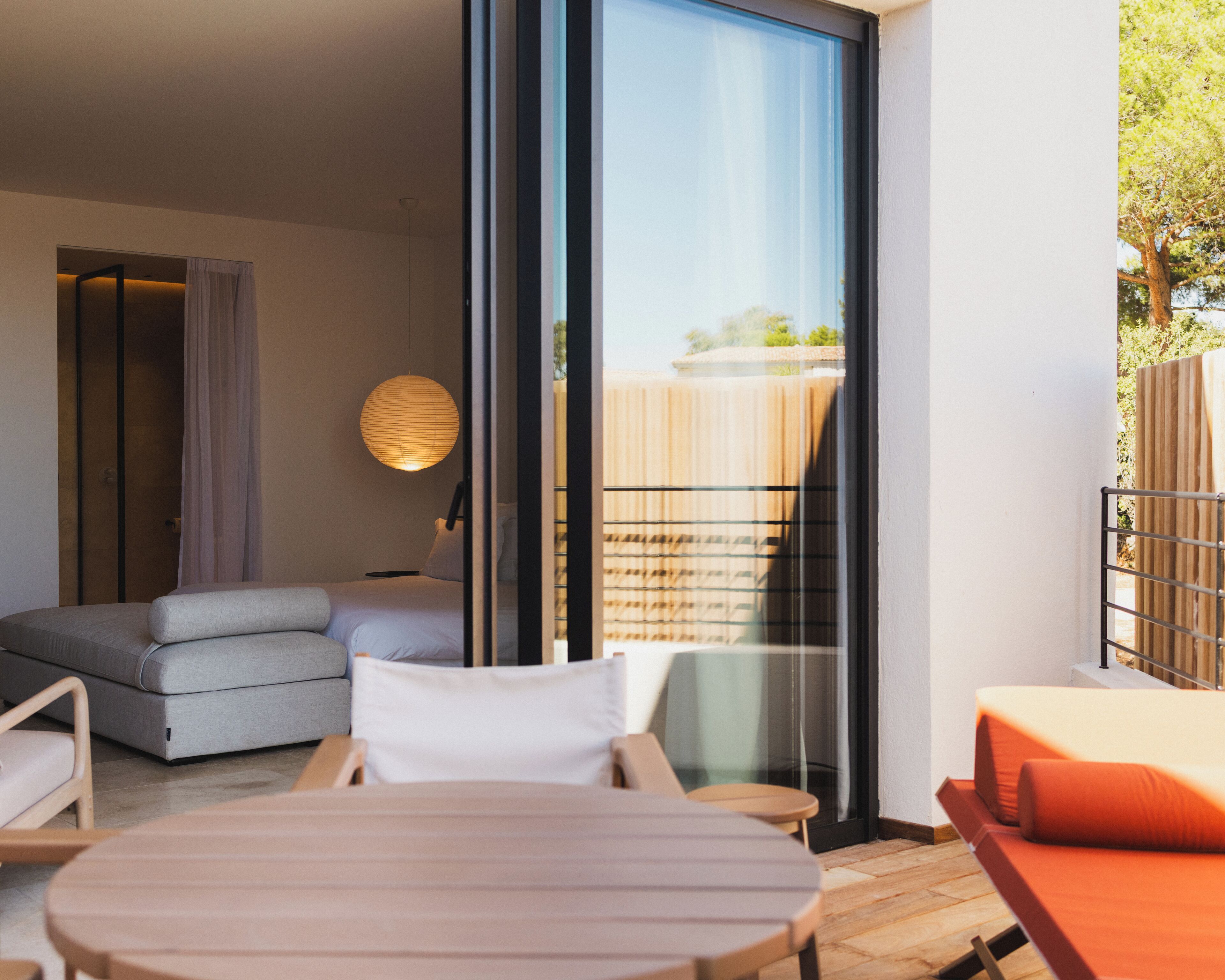 Suite Première | Egyptian cotton sheets, premium bedding, minibar, in-room safe