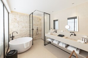 Comfort Room, 1 King Bed | Bathroom - Casa Paradisu (Monticello)