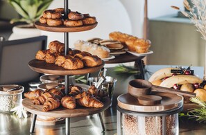 Daily buffet breakfast for a fee - Casa Paradisu (Monticello)