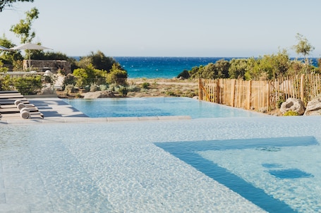 Seasonal outdoor pool, open 7:00 AM to 7:00 PM, pool umbrellas. Casa Paradisu