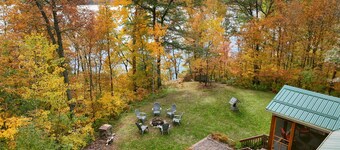 Lakefront Cabin w Screened Deck! Pontoon Rental! 2 Kayaks / Fishing Row Boat! 