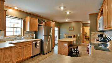 雪櫃、微波爐、焗爐、爐具