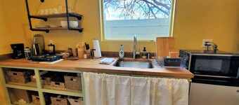 Sunshine Studio - Private apt and yard (eco, solar)