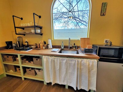 Sunshine Studio - Private apt and yard (eco, solar)