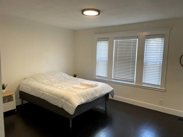 2 Schlafzimmer, Schreibtisch, Bügeleisen/Bügelbrett, kostenloses WLAN