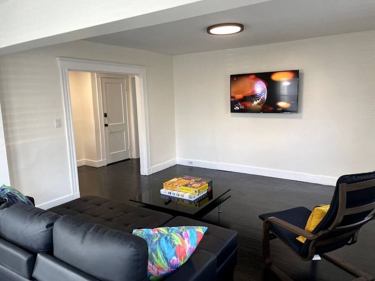 Modern Two Bedroom Condo - Near Boston - アーリントン, MA