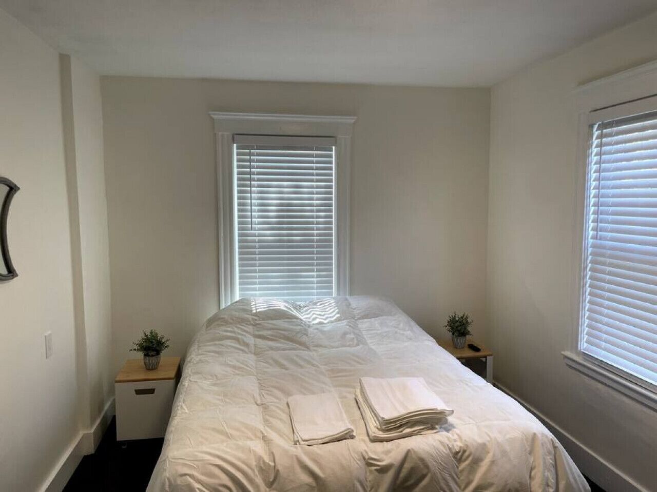 2 chambres, bureau, fer et planche à repasser, accès au Wi-Fi (inclus)