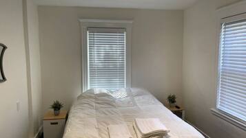 2 chambres, bureau, fer et planche à repasser, accès au Wi-Fi (inclus)