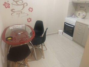 Appartement | Cuisine privée | Réfrigérateur, four, bouilloire électrique, grille-pain