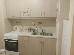 Appartement | Cuisine privée | Réfrigérateur, four, bouilloire électrique, grille-pain