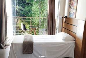 Standard-Zweibettzimmer | Minibar, laptopgeeigneter Arbeitsplatz, Verdunkelungsvorhänge