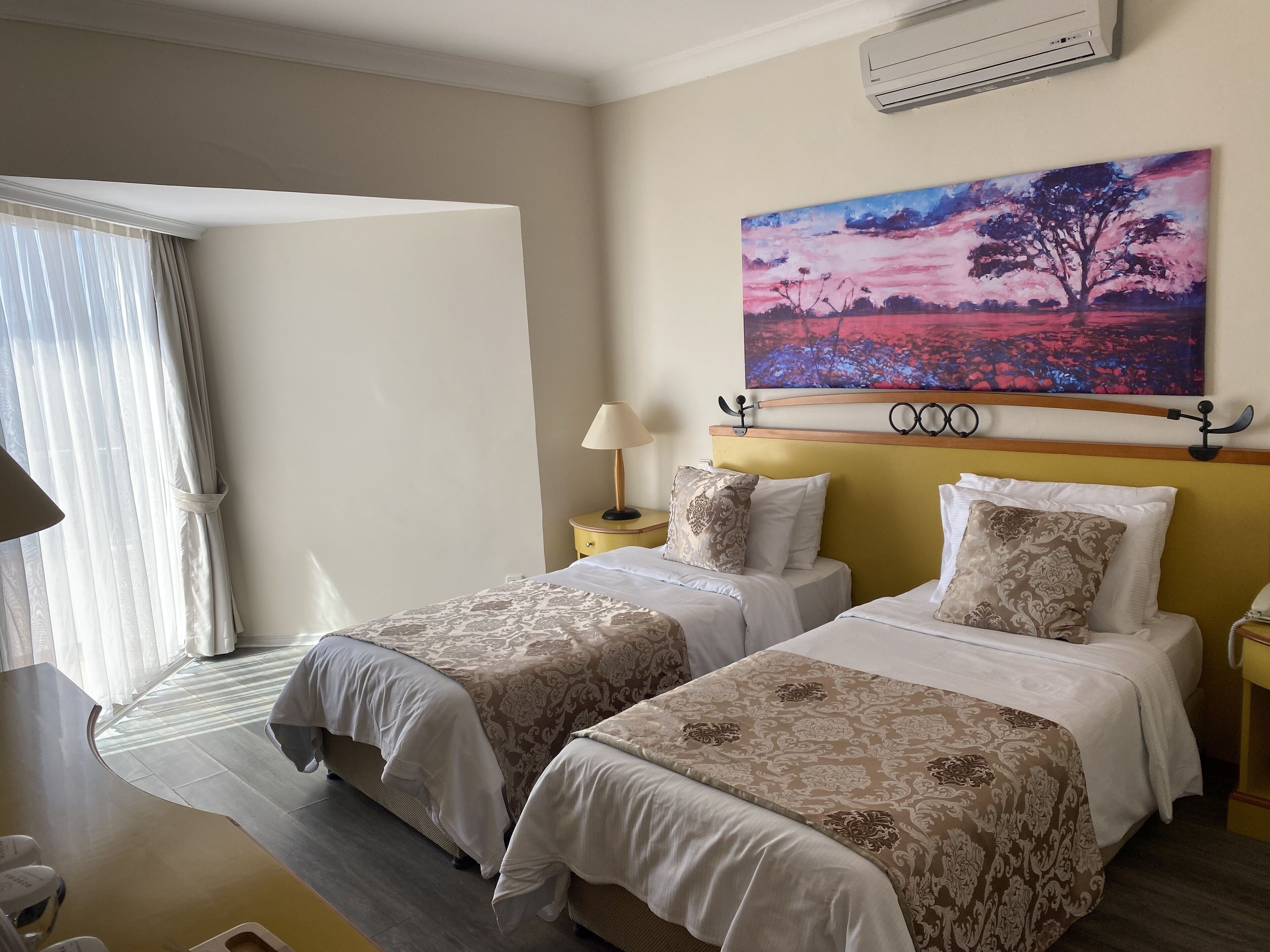 minibar, in-room safe, free wifi, bed sheets