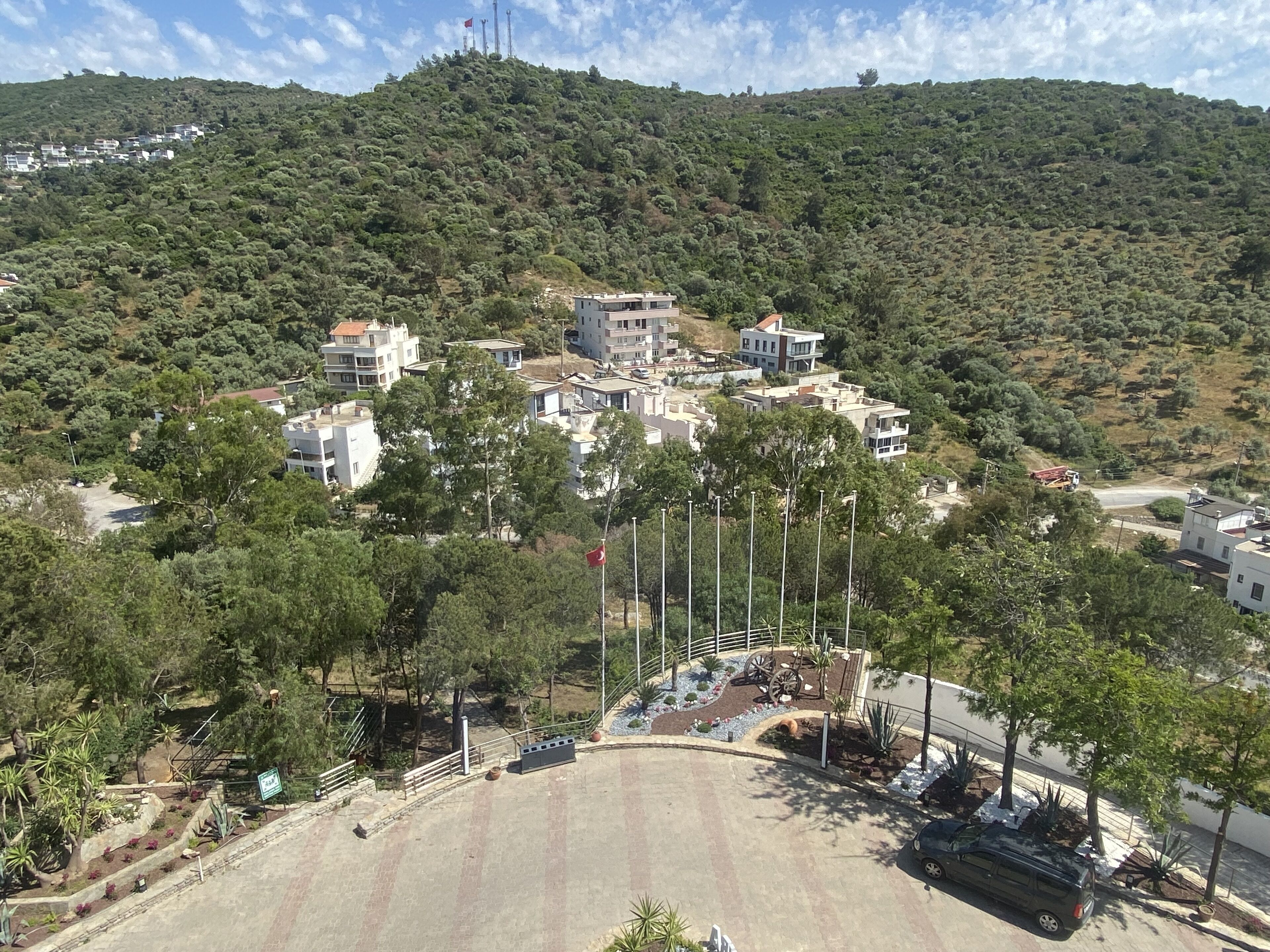 minibar, in-room safe, free wifi, bed sheets