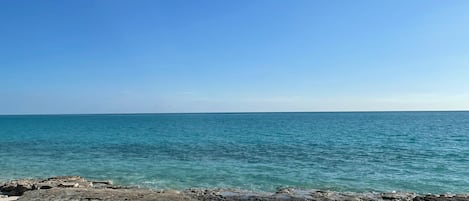 Una spiaggia nelle vicinanze