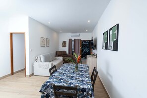 Tiny House | Living room - Wide Mouth Frog (Quepos)