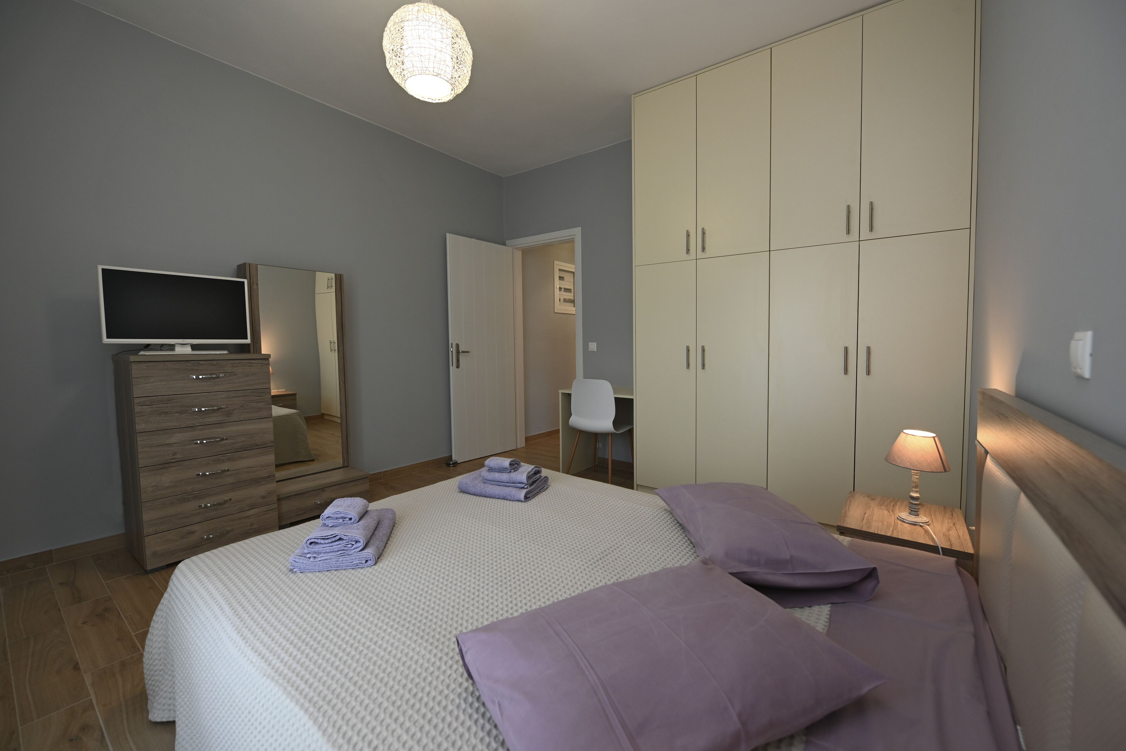 1 chambre, fer et planche à repasser, accès Internet, draps fournis