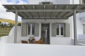 Outdoor dining - Τinos Deluxe Home (Τήνος)