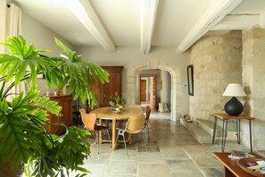Dining - Family-run Mas Provençal in the heart of the Alpilles, 15 min from St Rémy de Provence (Noves)