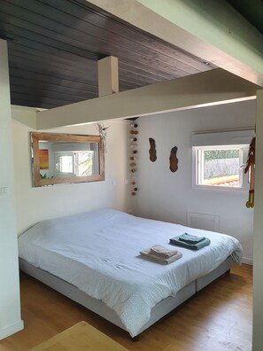 4 bedrooms, desk, iron/ironing board, travel crib - Very pretty 4* listed wooden house in Biarritz with swimming pool (Biarritz)