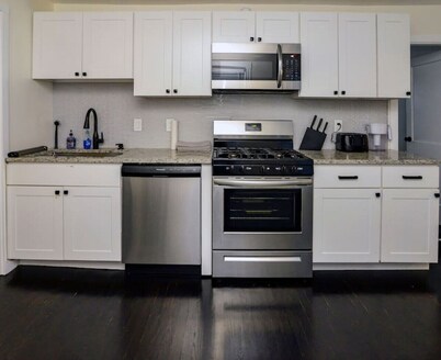 Modern Three Bedroom Condo - Near Boston