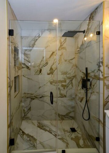 Modern Three Bedroom Condo - Near Boston