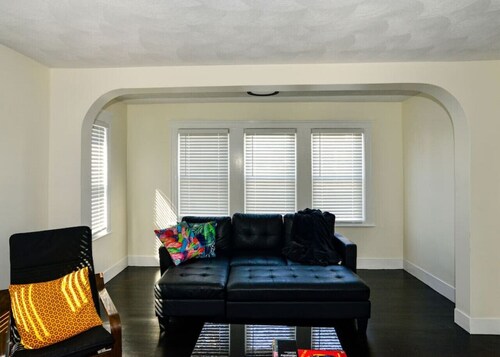 Modern Three Bedroom Condo - Near Boston