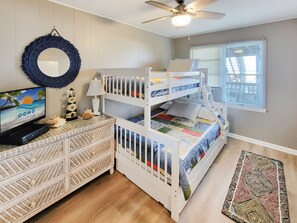 2 bedrooms, internet - Oceanfront ground level condo on the boardwalk! (Ocean City)