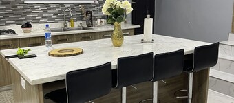 Quiet luxury 2 bedroom house with Pool