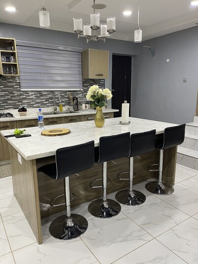 Quiet luxury 2 bedroom house with Pool