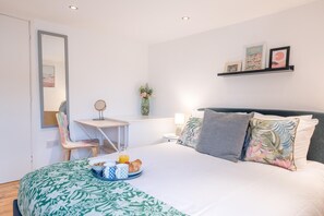 2 bedrooms, desk, laptop workspace, blackout drapes