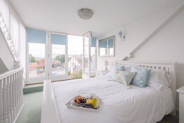 House (2 Bedrooms) | 2 bedrooms, iron/ironing board, travel cot, bed sheets - Longshore, Aldeburgh (Aldeburgh)