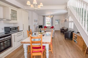 Microwave, oven, stovetop, dishwasher - Longshore, Aldeburgh (Aldeburgh)