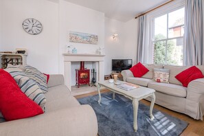 TV, fireplace - Longshore, Aldeburgh (Aldeburgh)