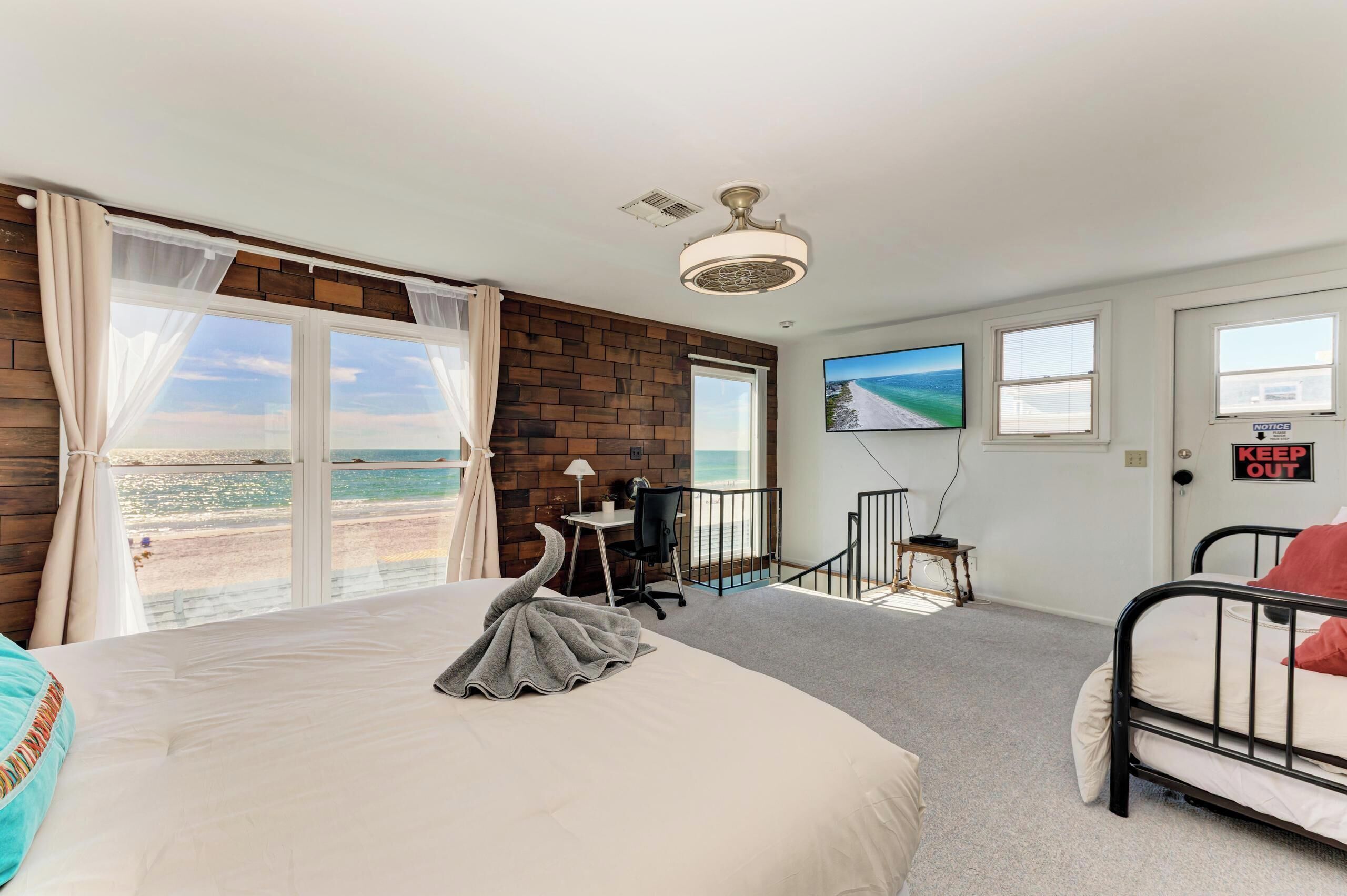 6 habitaciones, escritorio, tabla de planchar con plancha y wifi gratis 