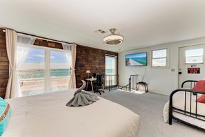 6 bedrooms, desk, iron/ironing board, free WiFi