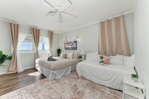 6 bedrooms, desk, iron/ironing board, free WiFi - Direct Beachfront Home; Sleeps 16! Steps to Sand & Dining! (Indian Rocks Beach)