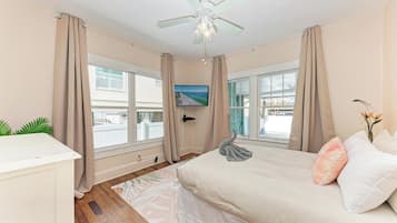 6 bedrooms, desk, iron/ironing board, free WiFi